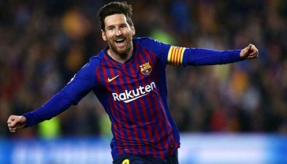  穆西亚拉梅开二度登顶射手榜首  