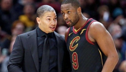  莫布利24+10骑士大胜猛龙  