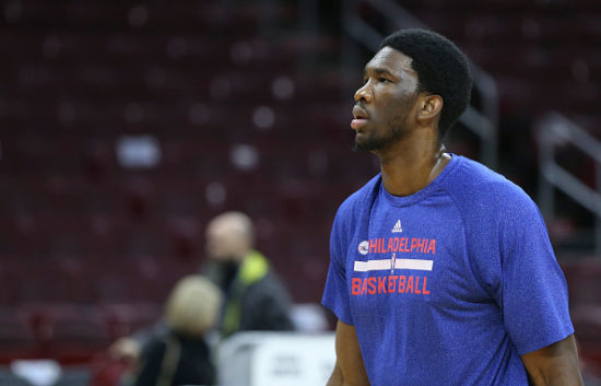  恩比德赛季报销，76人冲击季后赛受阻  