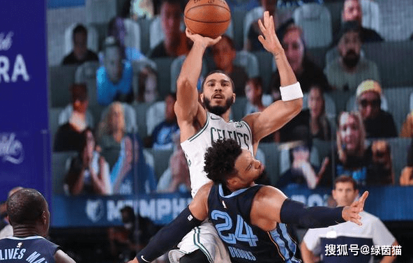  阿德巴约两双热火轻取魔术取得赛季第四十胜